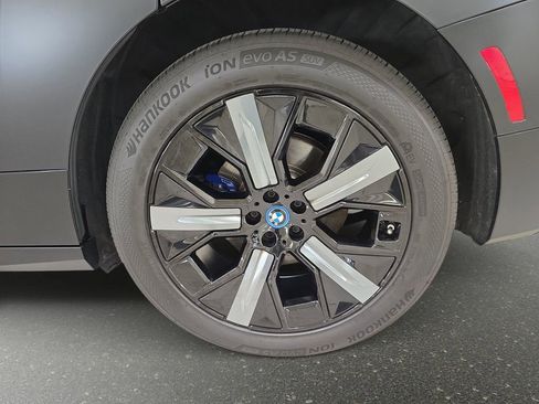 Used 2023 BMW iX xDrive50 w/ Sport Package image 32