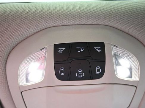 Used 2023 Chrysler Pacifica Limited FWD image 37