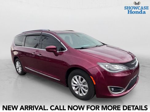 Used 2019 Chrysler Pacifica Touring-L FWD image 6