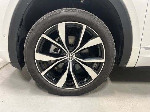Certified 2024 Volkswagen Atlas SEL Premium R-Line image 6