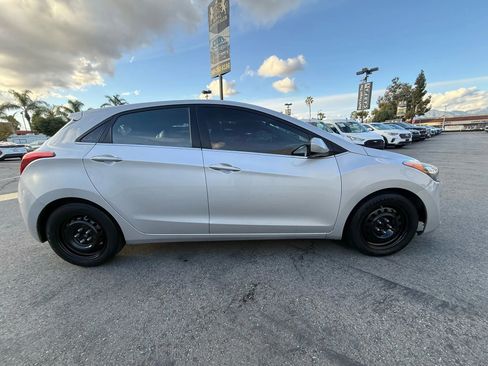 Used 2017 Hyundai Elantra GT image 4