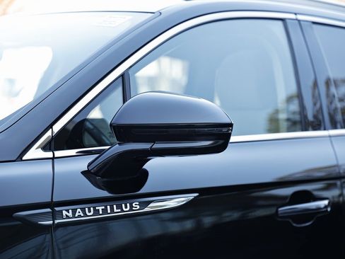 Used 2021 Lincoln Nautilus Reserve image 12