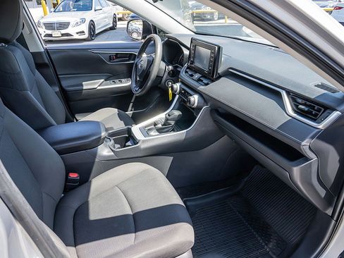 Used 2021 Toyota RAV4 LE image 19