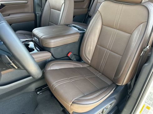 Used 2025 Chevrolet Tahoe High Country AWD/4WD image 19