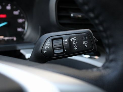 Used 2023 Ford Explorer XLT image 11