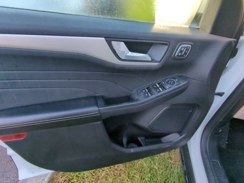 Used 2022 Ford Escape SEL w/ Technology Package AWD/4WD image 8
