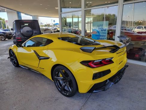 Used 2025 Chevrolet Corvette Z06 w/ Z07 Performance Package RWD image 4