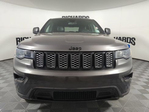 Used 2021 Jeep Grand Cherokee Laredo X RWD image 3