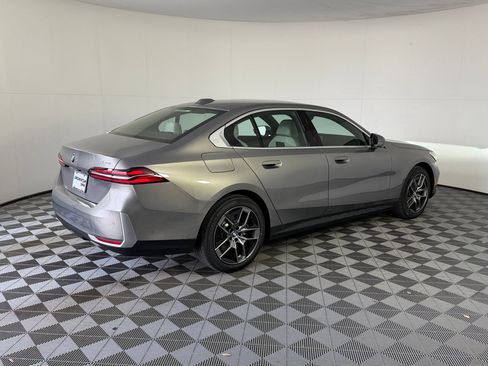 Used 2027 BMW 530i w/ Convenience Package RWD image 9