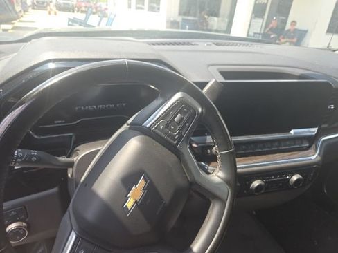 Used 2025 Chevrolet Silverado 1500 LT AWD/4WD image 38