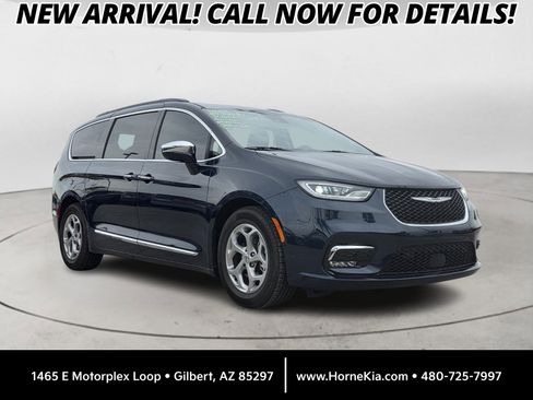 Used 2022 Chrysler Pacifica Limited w/ Uconnect Theater Family Group image 1