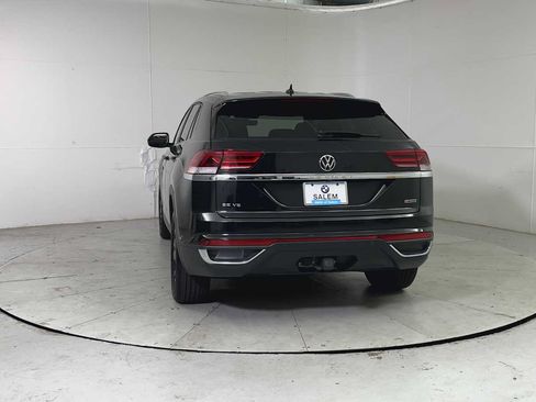 Used 2022 Volkswagen Atlas Cross Sport SE w/ Black Wheel Package AWD/4WD image 3