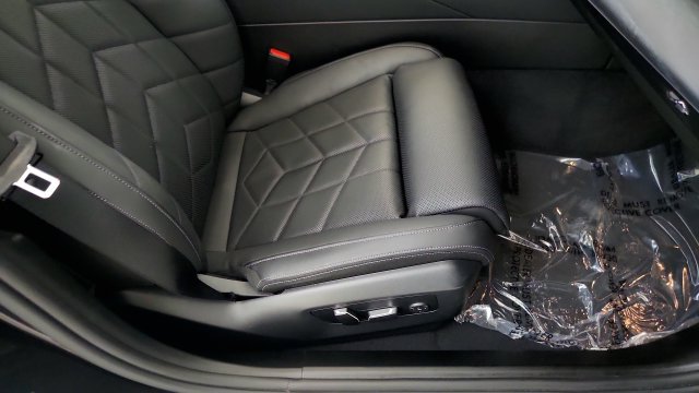 Used 2024 BMW i5 eDrive40i w/ M Sport Package RWD image 36