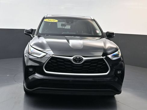 Used 2021 Toyota Highlander XLE FWD image 11