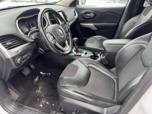 Used 2018 Jeep Cherokee Latitude Plus w/ Comfort/Convenience Group image 10