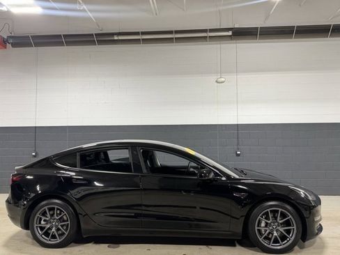 Used 2023 Tesla Model 3 Standard Range image 4