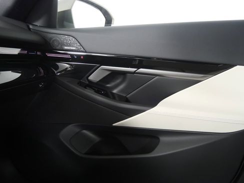 New 2026 BMW 530i image 25