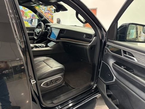 Used 2024 Jeep Wagoneer Series II w/ Flexible Seating Group AWD/4WD image 55