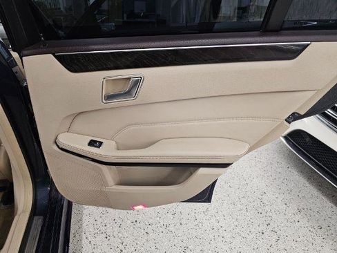 Used 2016 Mercedes-Benz E 350 4MATIC Sedan image 28