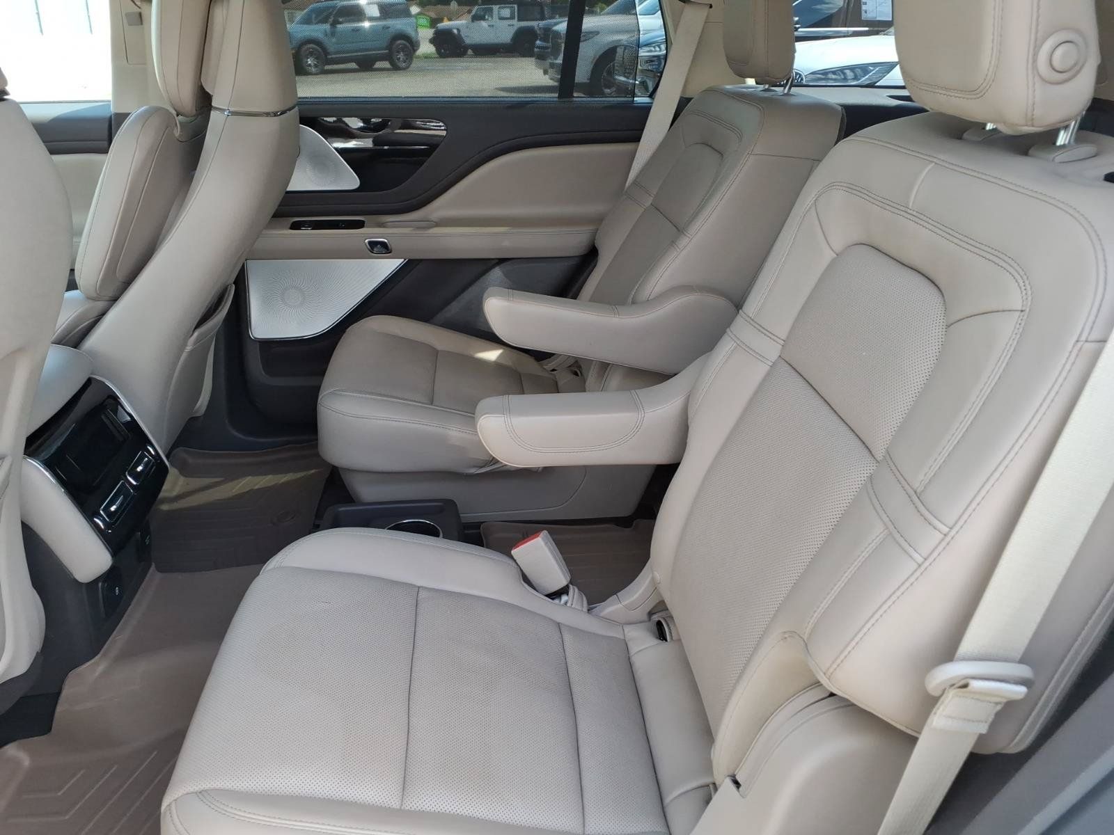 Used 2020 Lincoln Aviator Grand Touring w/ Equipment Group 302A AWD/4WD image 7