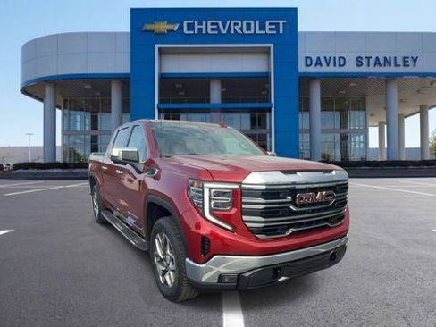 Used 2023 GMC Sierra 1500 SLT w/ SLT Premium Package AWD/4WD image 2