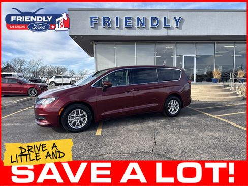 Used 2023 Chrysler Voyager LX FWD image 2