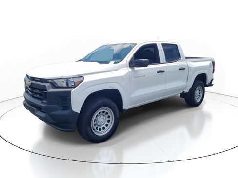 Used 2024 Chevrolet Colorado W/T w/ WT Convenience Package II RWD image 3