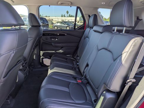 New 2025 Honda Pilot EX-L image 8
