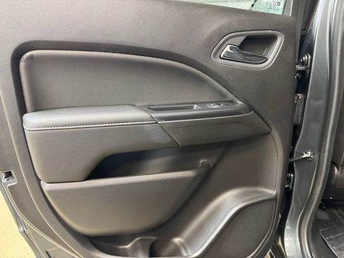 Used 2016 GMC Canyon SLE image 16