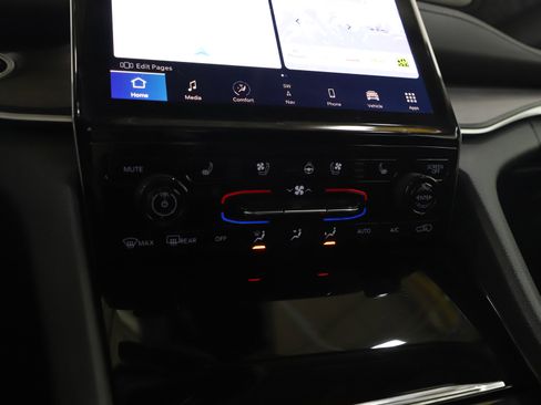 Used 2023 Jeep Grand Cherokee 4WD 4xe w/ Luxury Tech Group II image 22