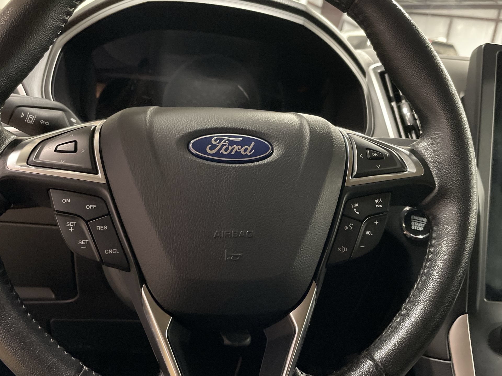 Used 2024 Ford Edge SEL AWD/4WD image 16