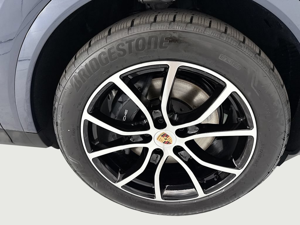Used 2026 Porsche Cayenne AWD/4WD image 32