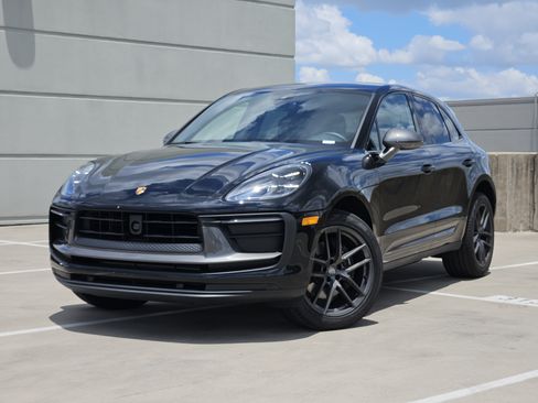 Certified 2026 Porsche Macan Turbo AWD/4WD image 1