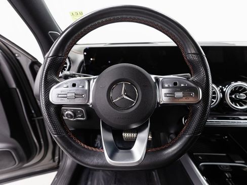 Used 2023 Mercedes-Benz EQB 300 4MATIC image 11