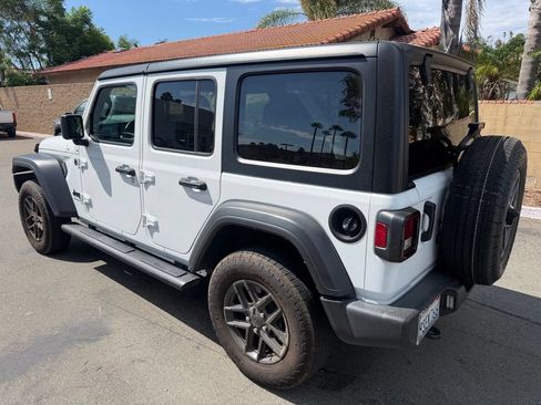 Used 2025 Jeep Wrangler Unlimited Sport AWD/4WD image 8