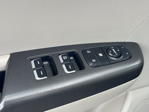 Used 2020 Kia Sportage LX image 12