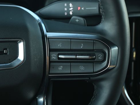 Used 2025 GMC Yukon Denali image 33