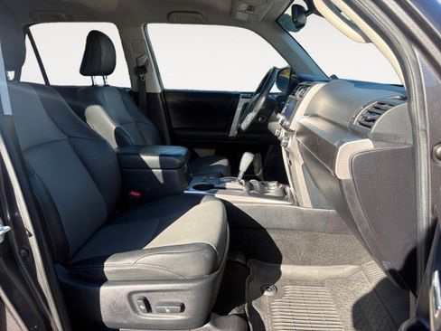 Used 2020 Toyota 4Runner SR5 Premium image 2