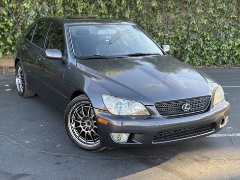 Used 2002 Lexus IS 300 image 2