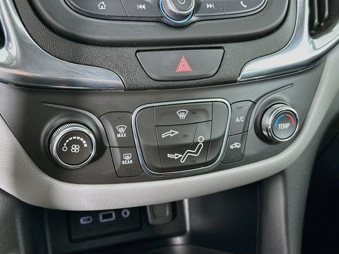 Used 2019 Chevrolet Equinox LS FWD image 23
