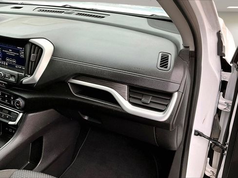 Used 2024 GMC Terrain SLE image 25