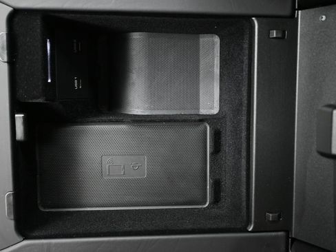 Used 2023 Porsche Cayenne S Platinum image 25