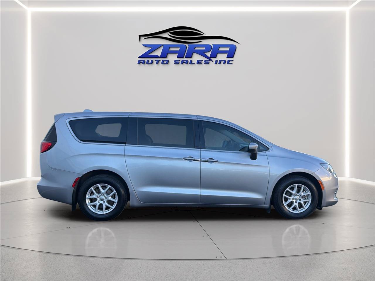 Used 2017 Chrysler Pacifica Touring FWD image 8