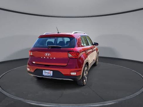 Used 2024 Hyundai Venue SEL FWD image 7