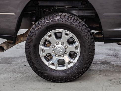 Used 2024 RAM 2500 Laramie AWD/4WD image 10