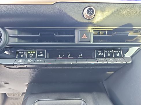 Used 2023 Toyota Crown Limited image 22