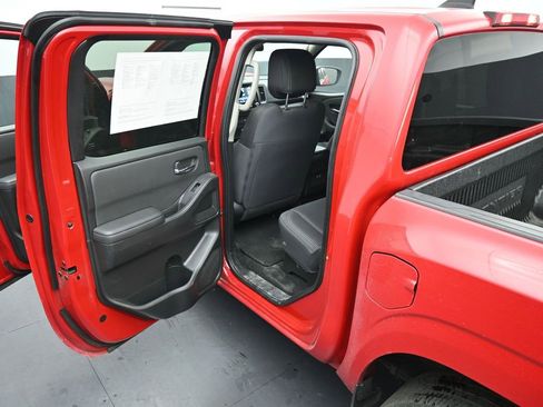 Used 2023 Nissan Frontier SV image 17