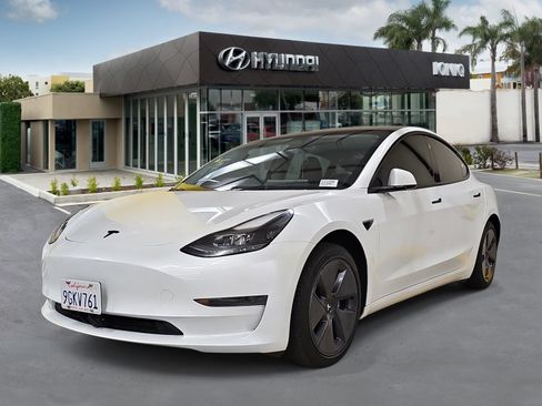 Used 2023 Tesla Model 3 Standard Range RWD image 1