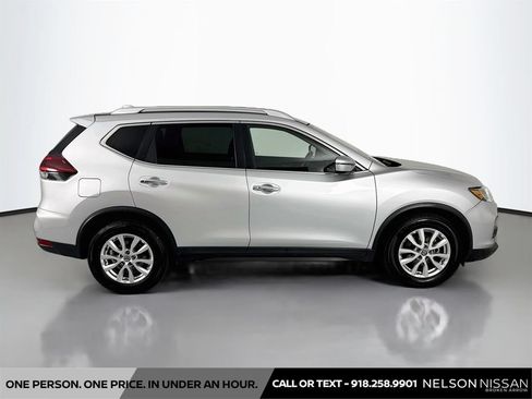 Used 2019 Nissan Rogue SV FWD image 4