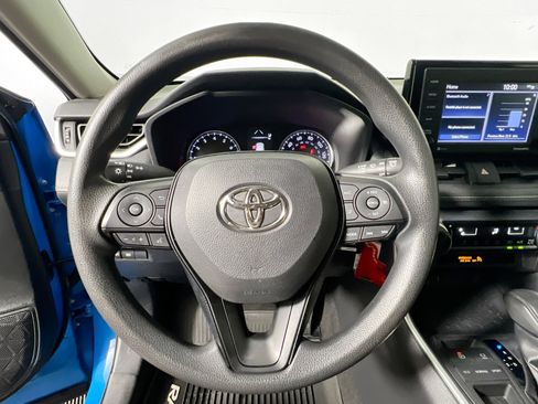 Used 2020 Toyota RAV4 LE image 17